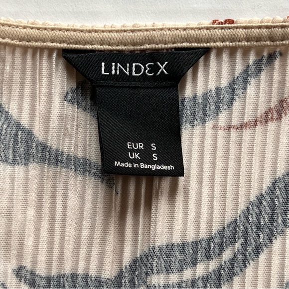 Lindex Pleated V Neck Top Blouse Short Sleeve Size Small NWOT - Picture 6 of 10